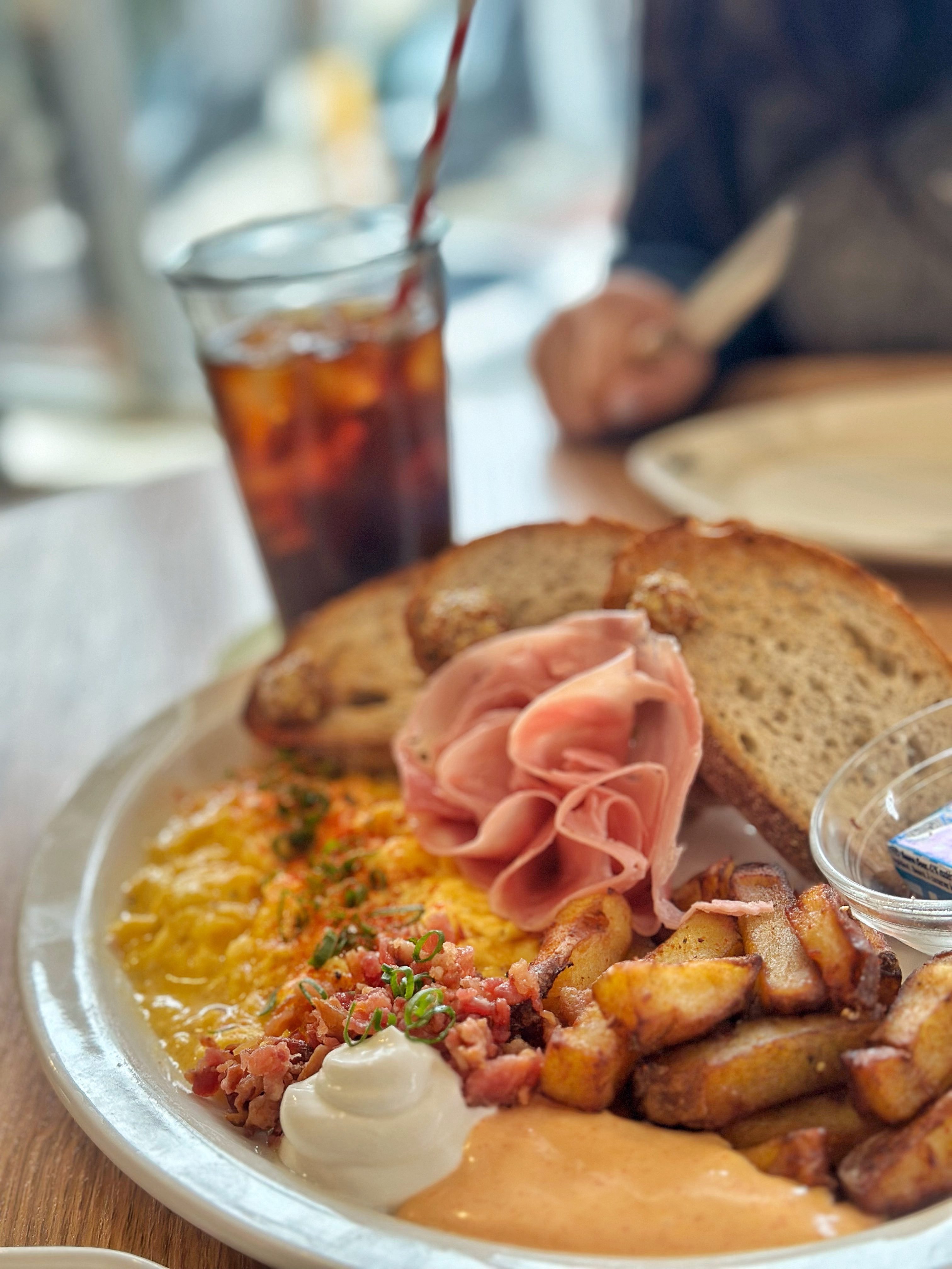 홀그레인 머스타드 바른 빵