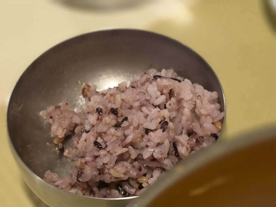 [서울/낙성대] 엄마손칼국수 - 샤로수길 끝자락 학생들의 배를 채워주는 따뜻한 한 끼 수제비 칼국수 맛집 count(title)%, 엄마손칼국수 밥 scaled