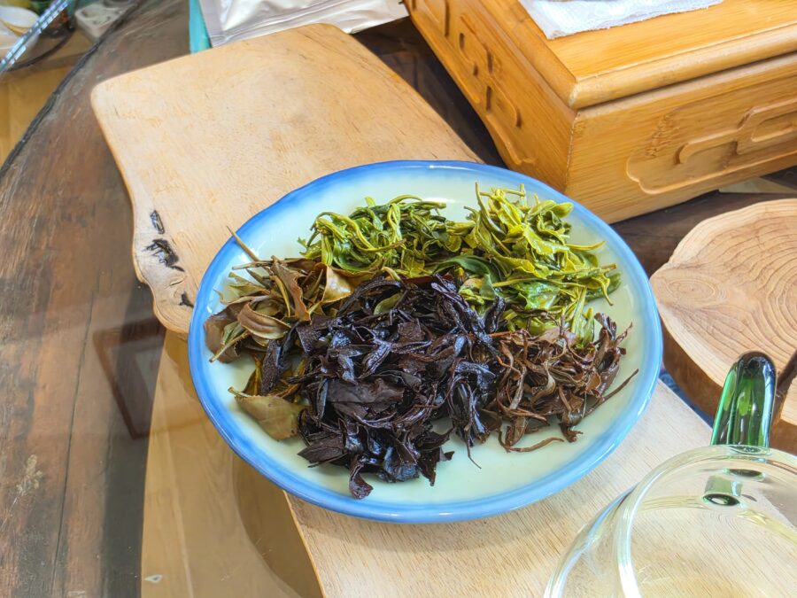 [경남/하동] 백학제다 - 최참판댁 앞에 위치한 차 시음장, 우전·홍차·백차 티 테이스팅 count(title)%, 백학제다 시음한 찻잎들 scaled