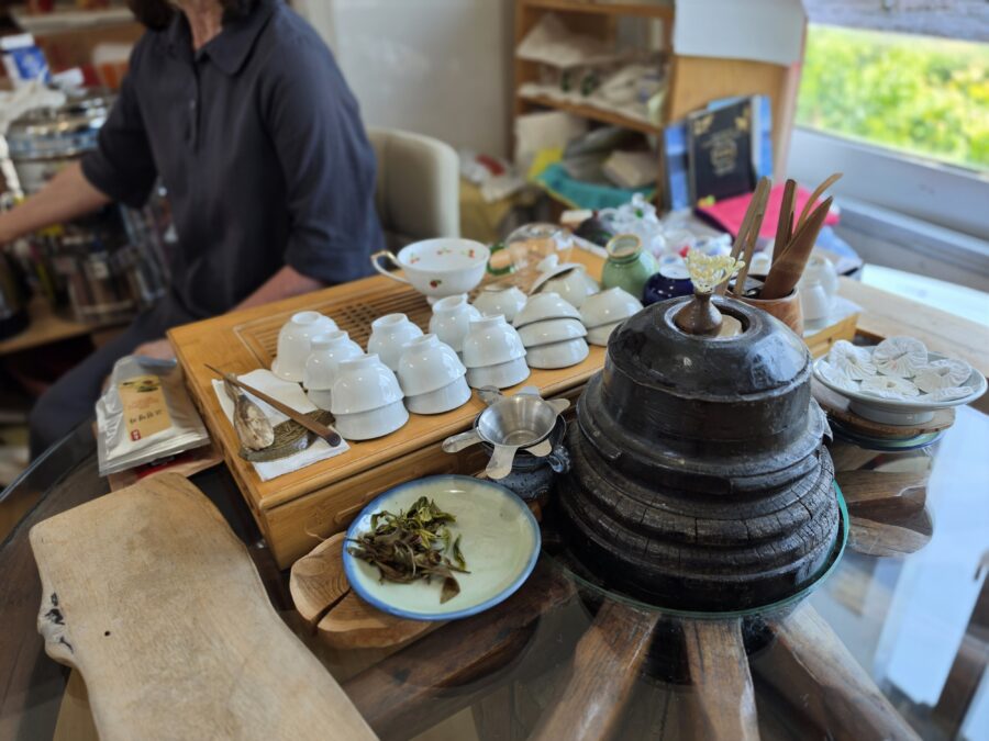 [경남/하동] 백학제다 - 최참판댁 앞에 위치한 차 시음장, 우전·홍차·백차 티 테이스팅 count(title)%, 백학제다 차 시음1 scaled