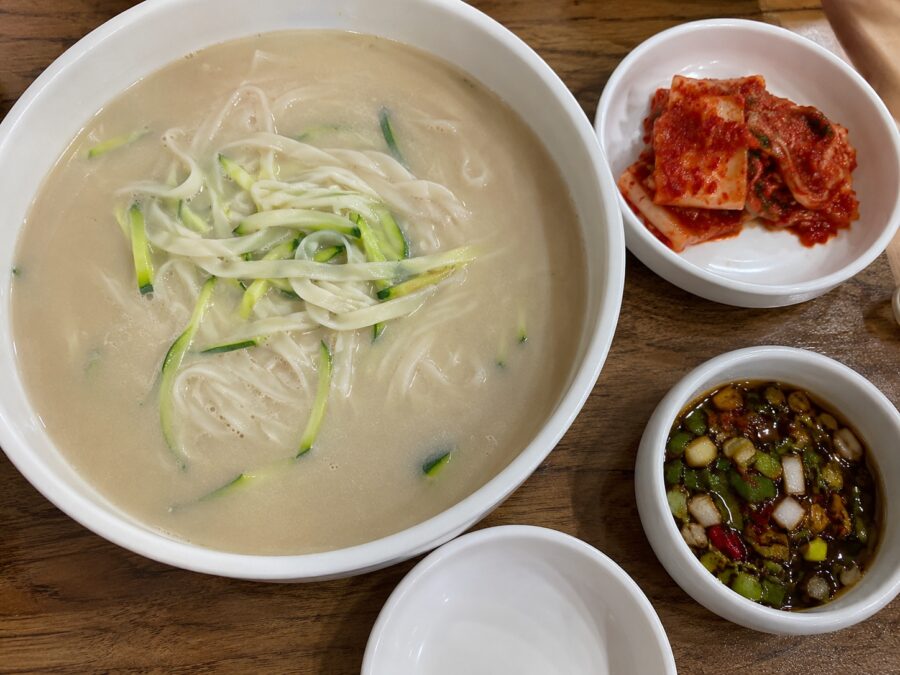 경주 음식 BEST 7+ 먹거리, 특산물 총 정리 (전통음식, 향토음식, 지역음식) count(title)%, 삼릉 손칼국수 scaled