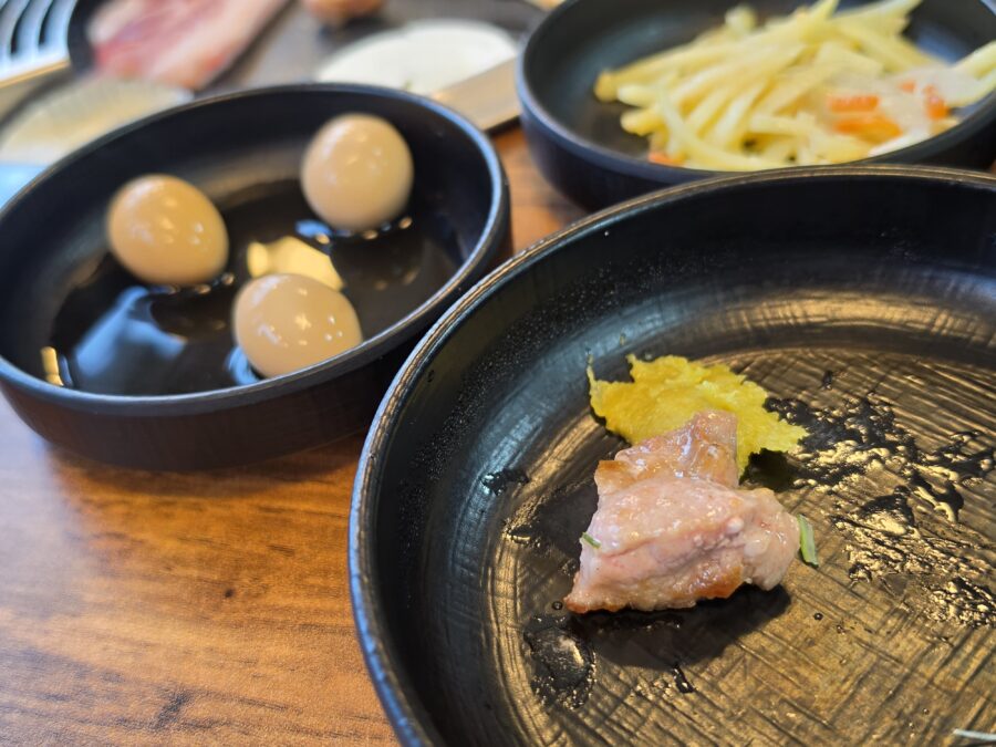 [경남/하동] 섬진강 한우 흑돼지 식당 - 소고기와 육점돈, 화개장터에서 맛보는 고기 맛집 count(title)%, 지리산 흑돼지 3 scaled