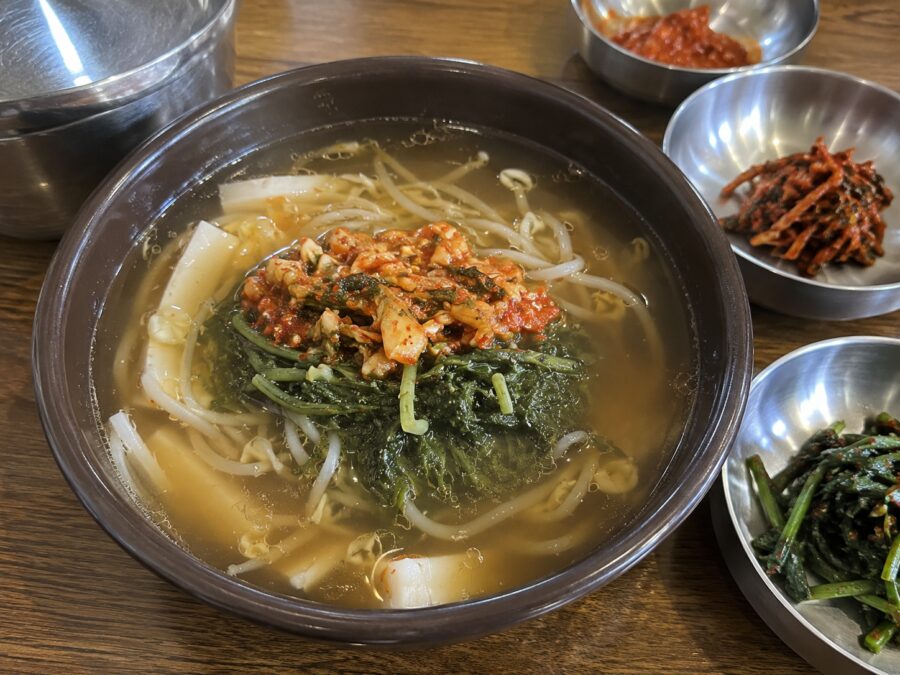 경주 음식 BEST 7+ 먹거리, 특산물 총 정리 (전통음식, 향토음식, 지역음식) count(title)%, 팔우정 해장국 scaled