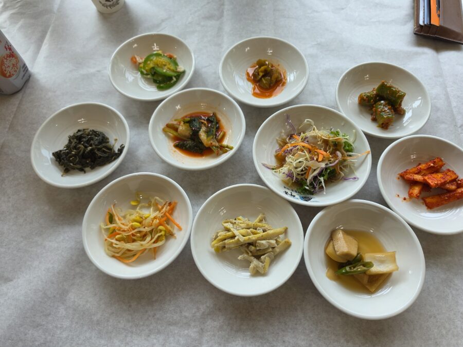 [경남/하동] 혜성식당 - 40년 전통 섬진강 화개장터 근처 은어돌솥밥 맛집 count(title)%, 하동 혜성식당 밑반찬 scaled