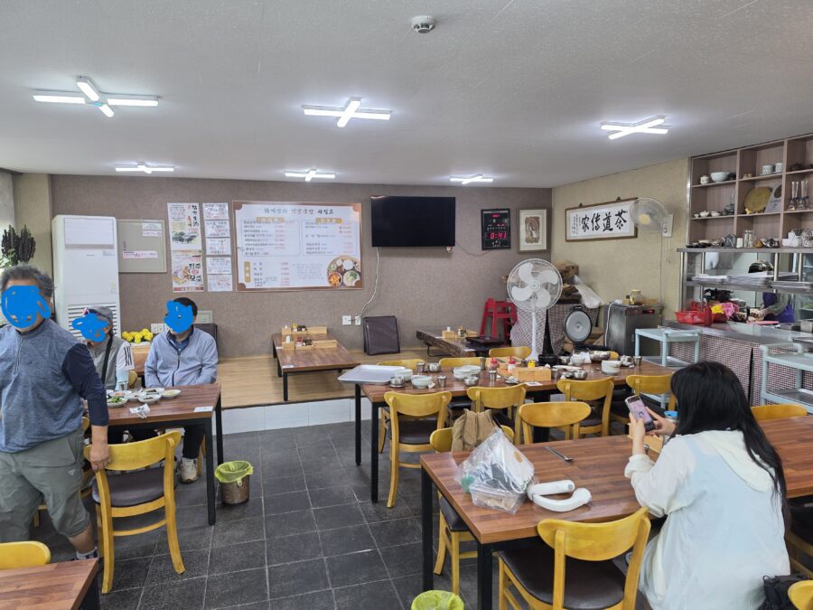 [경남/하동] 화개장터 옛날국밥 - 화개장터 아침을 여는 국밥 맛집 count(title)%, 하동 화개장터 옛날국밥 내부 1 scaled
