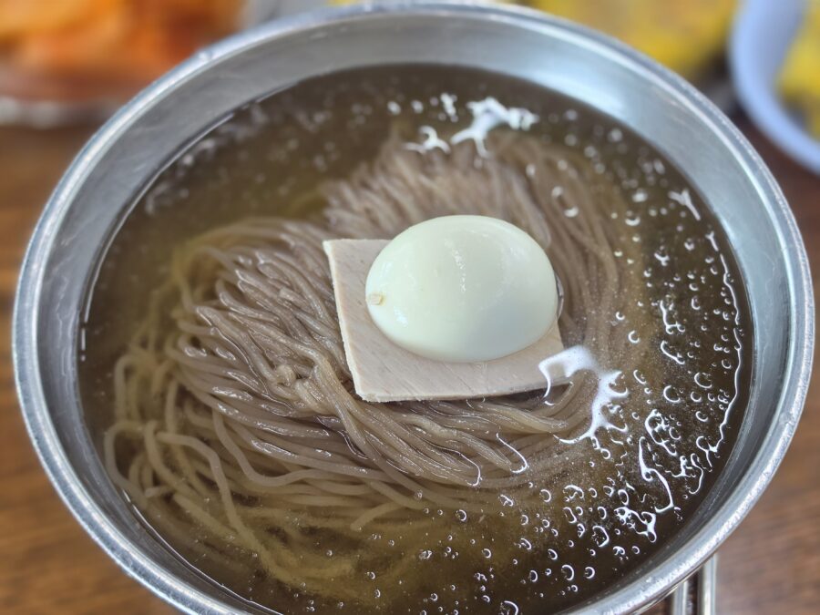[경기/양평] 옥천냉면 황해식당 - 마늘향 가득 옥천 냉면의 원조 맛집 count(title)%, 양평 옥천냉면 황해식당 냉면 scaled