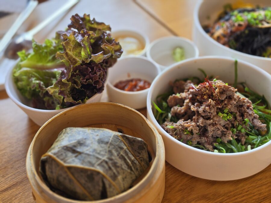 [경북/경주] 수경사 - 통들깨면이 인상적인 경주 한옥 한식 맛집 7, 경주 수경사 연잎밥과 소불고기 scaled