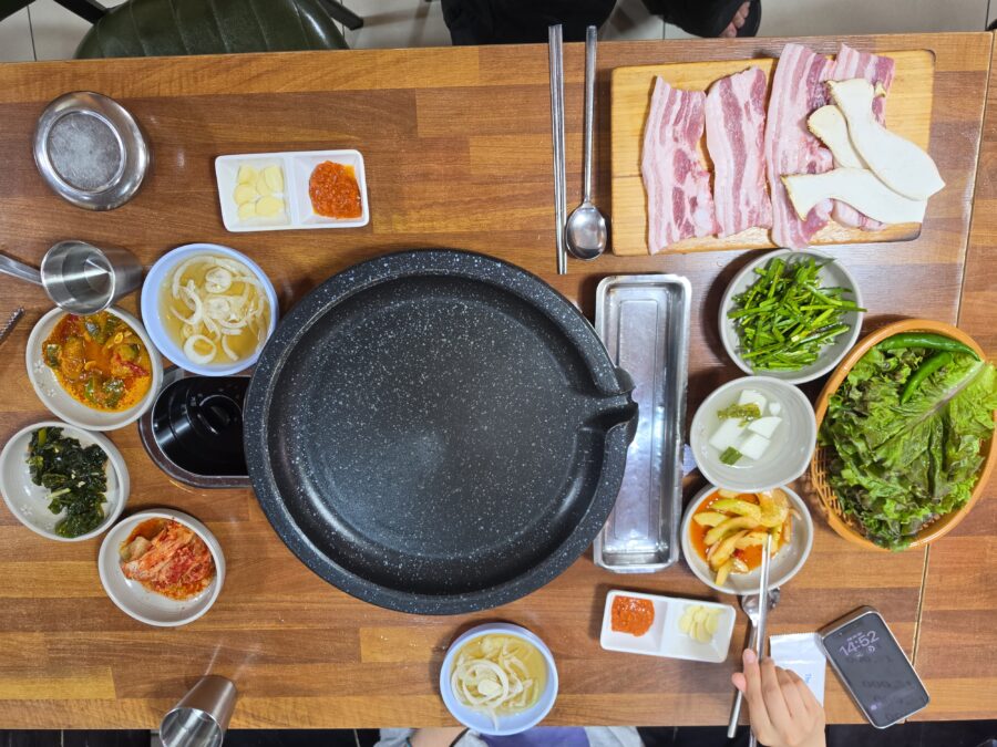 [서울/봉천] 송현 - 직접 기른 야채와 손맛이 좋은 삼겹살 백반 고기 맛집 4, 관악구 봉천 삼겹살 백반 맛집 송현 1 scaled