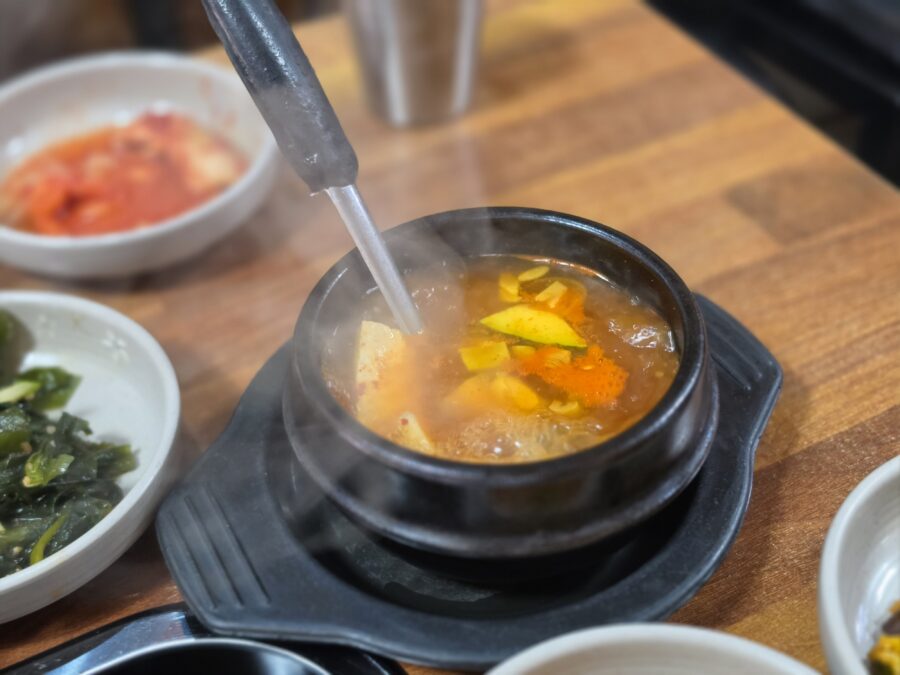 [서울/봉천] 송현 - 직접 기른 야채와 손맛이 좋은 삼겹살 백반 고기 맛집 6, 봉천 맛집 송현 메뉴판 서비스 된찌 scaled